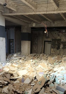 Odstranění sádrokartonových stropů