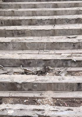 Očištěné schody od původní dlažby